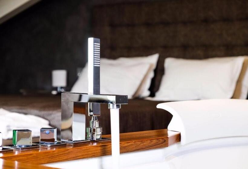 带按摩浴盆的套房, Sweet Life