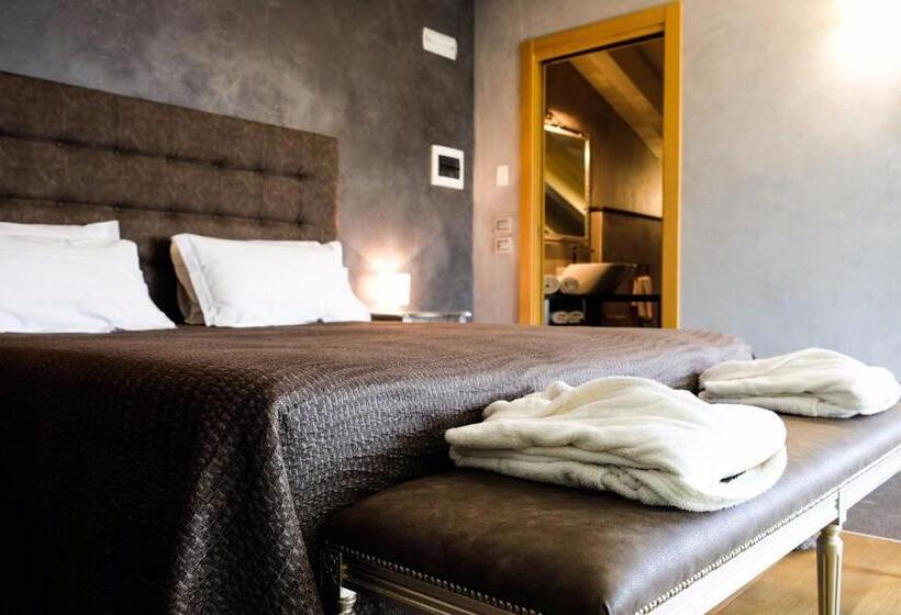 带按摩浴盆的套房, Sweet Life