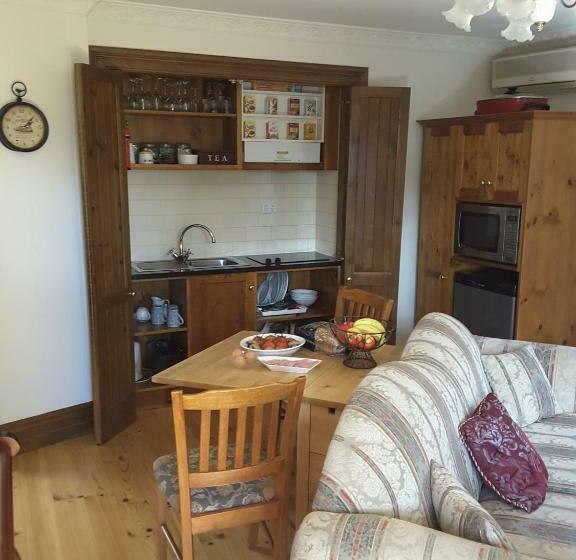 标准工作室, The Dove Cote