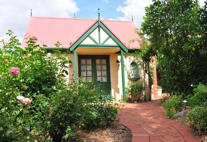 标准工作室, The Dove Cote