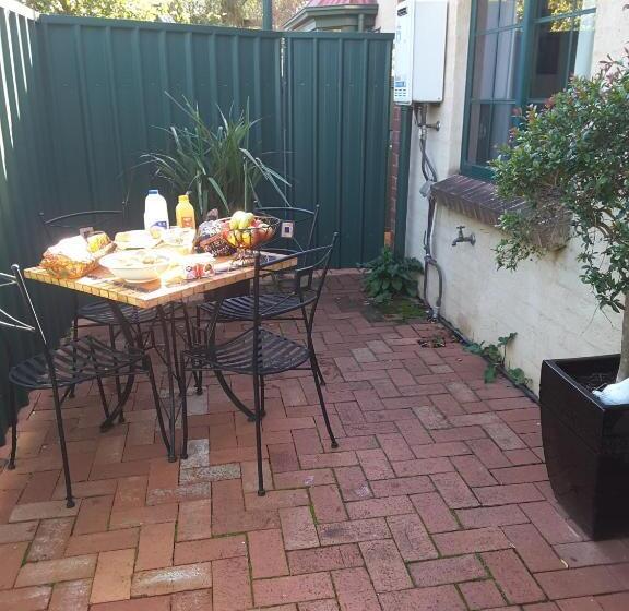 2间卧室的房子, The Dove Cote