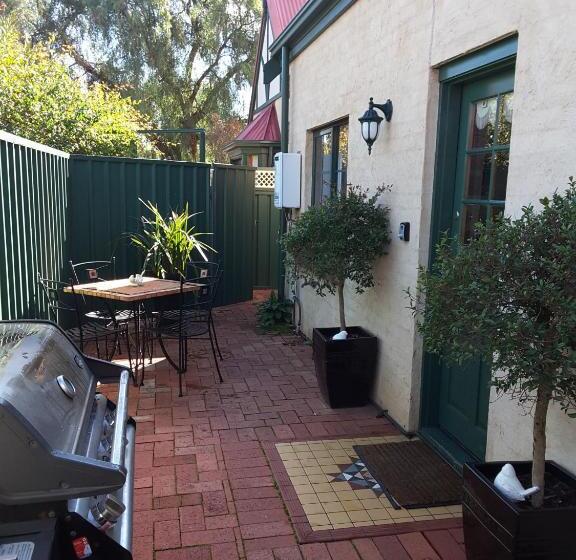 2间卧室的房子, The Dove Cote