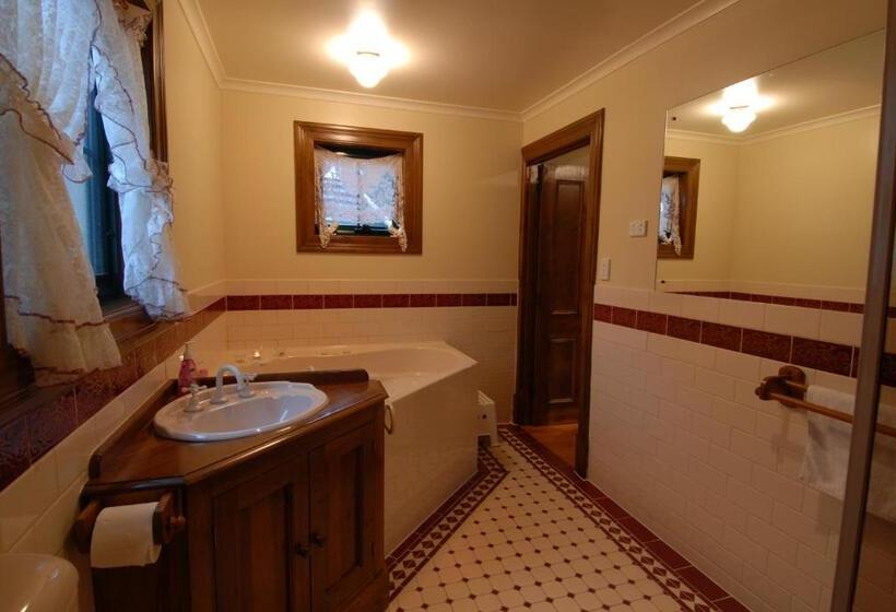 2间卧室的房子, The Dove Cote