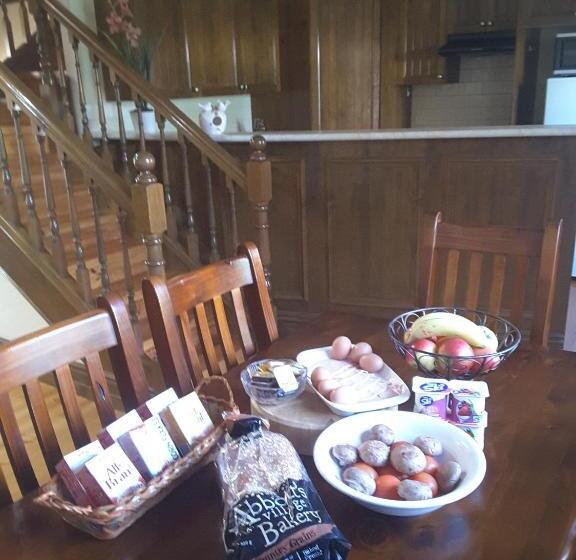 2间卧室的房子, The Dove Cote