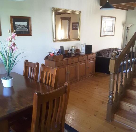 2间卧室的房子, The Dove Cote