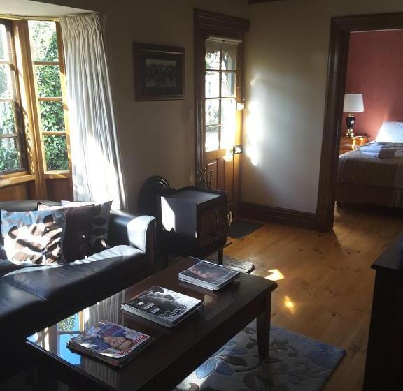 2间卧室的房子, The Dove Cote