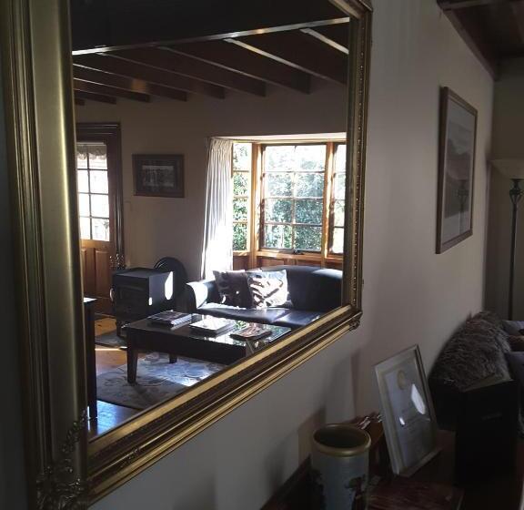 2间卧室的房子, The Dove Cote