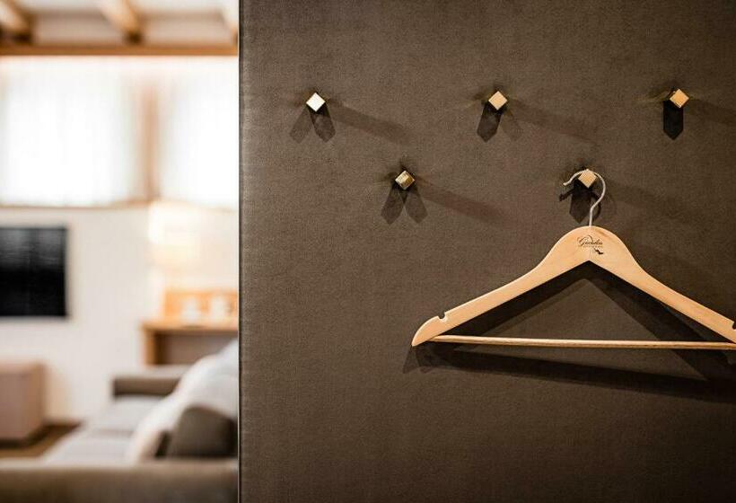 سوئیت با تخت بزرگ, Giardin Boutique Hotel B&b