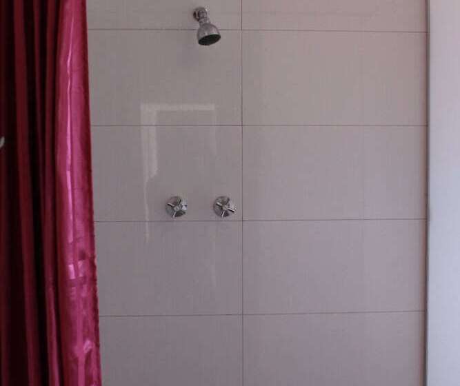 سرير فى غرفة مشتركه, Haus Accommodation   Hostel