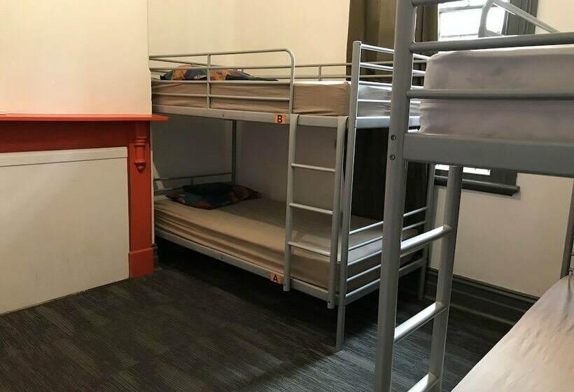 سرير فى غرفة مشتركه, Haus Accommodation   Hostel