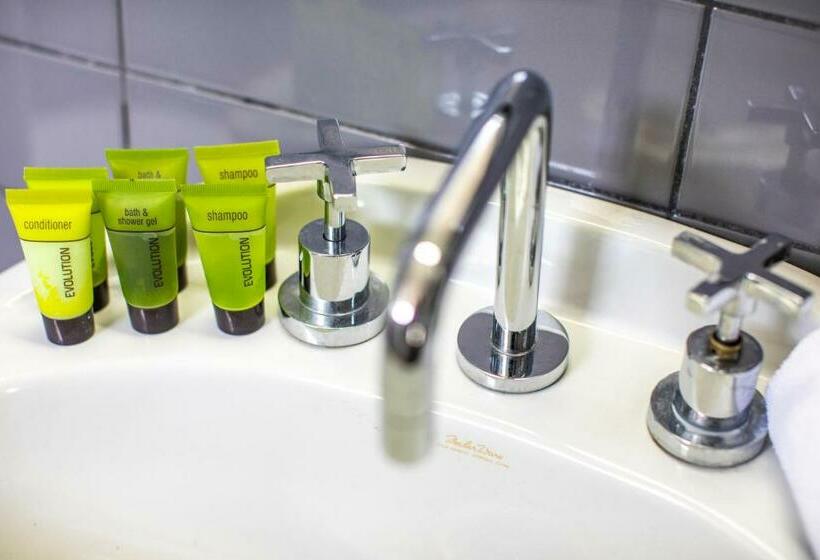 סטודיו משפחתי, Nightcap At Glengala