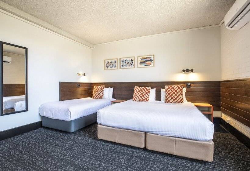 חדר סטודיו סטנדרד, Nightcap At Glengala