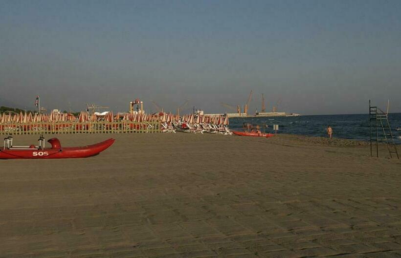 اتاق اکونومی, Tenda Rossa