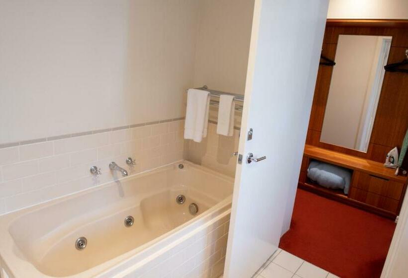 デラックススイート, Linaker Art Deco Motel