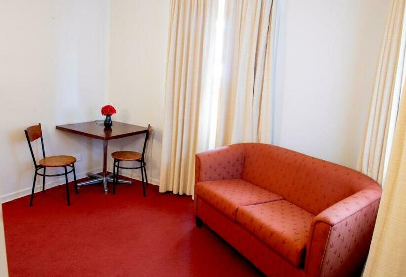 デラックススイート, Linaker Art Deco Motel