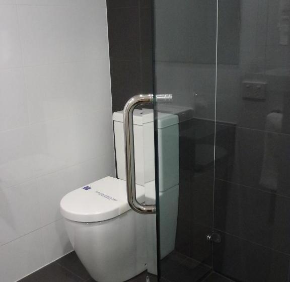 اتاق لوکس, Tower Motor Inn