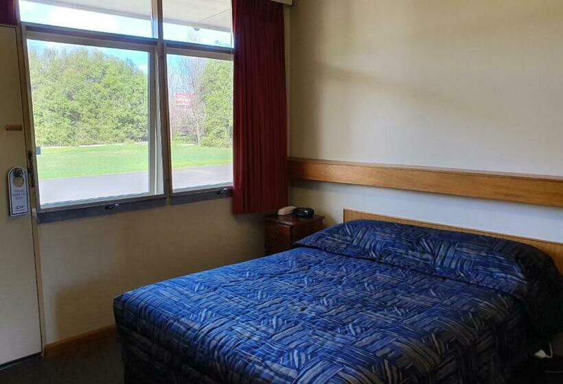 اتاق استاندارد, Tower Motor Inn