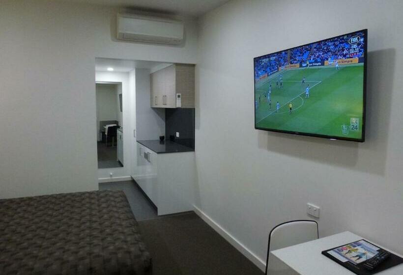 اتاق لوکس, Tower Motor Inn