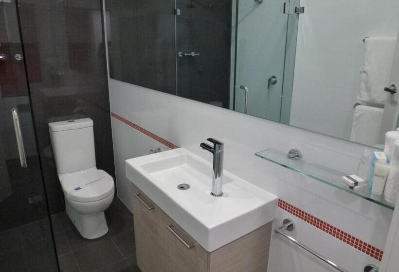 اتاق لوکس, Tower Motor Inn