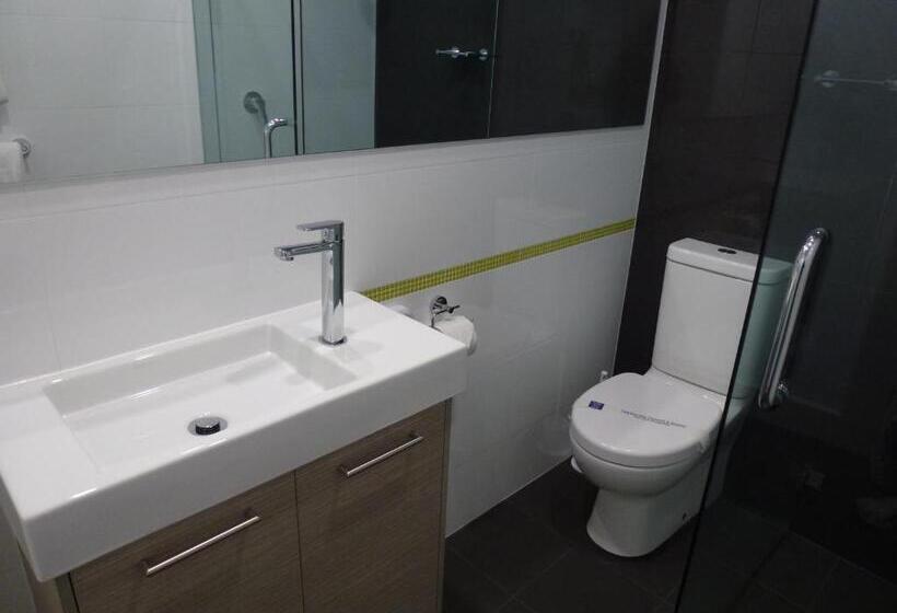 اتاق لوکس, Tower Motor Inn