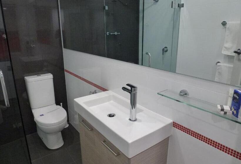 اتاق لوکس, Tower Motor Inn