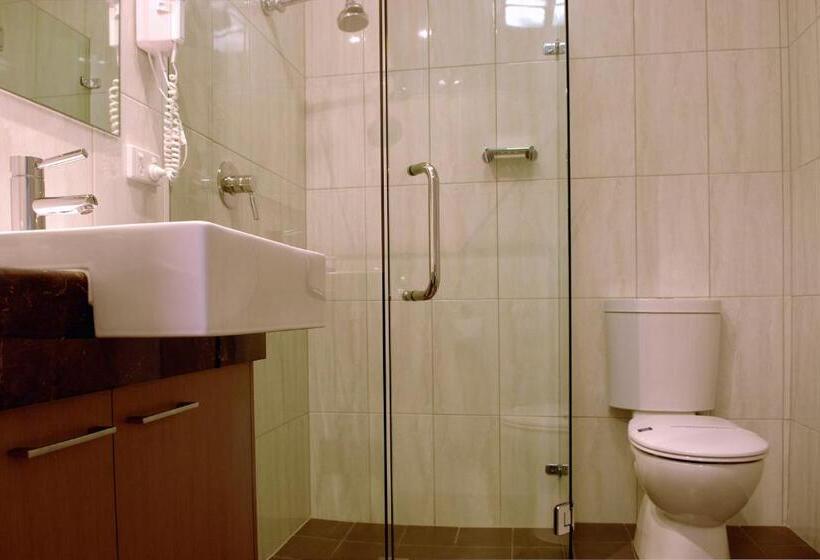 جناح سوبيريور, Tower Motor Inn