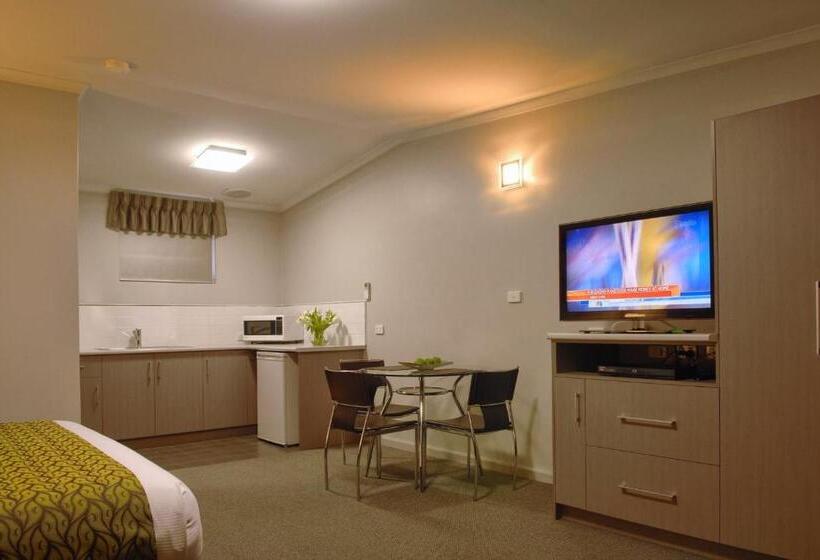 جناح سوبيريور, Tower Motor Inn