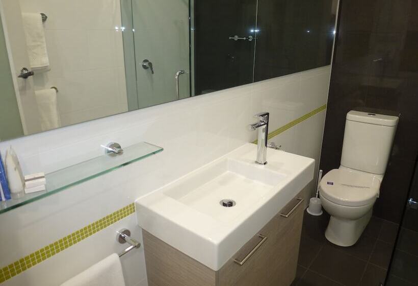 اتاق لوکس, Tower Motor Inn