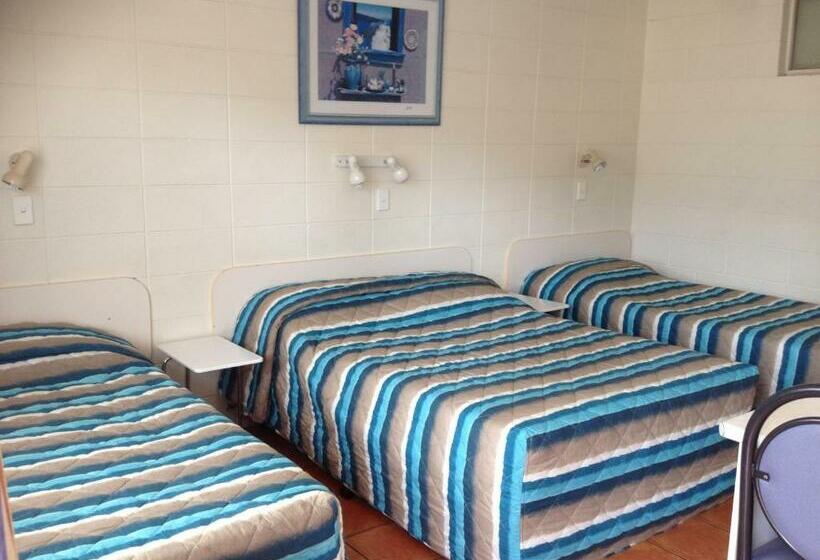 غرفة عائلية, Sunburst Motel