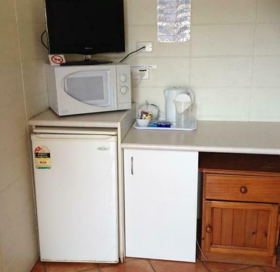 غرفة عائلية, Sunburst Motel