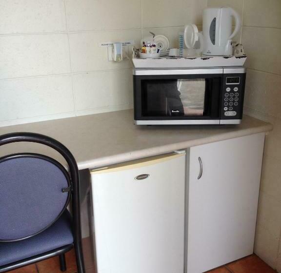 غرفة عائلية, Sunburst Motel