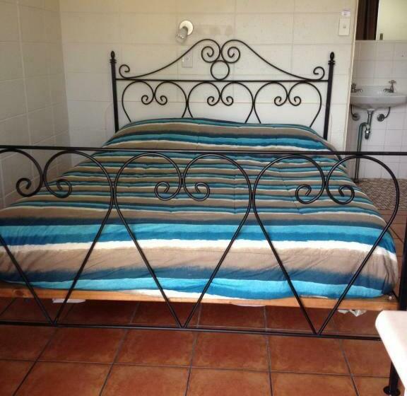 غرفة قياسية, Sunburst Motel