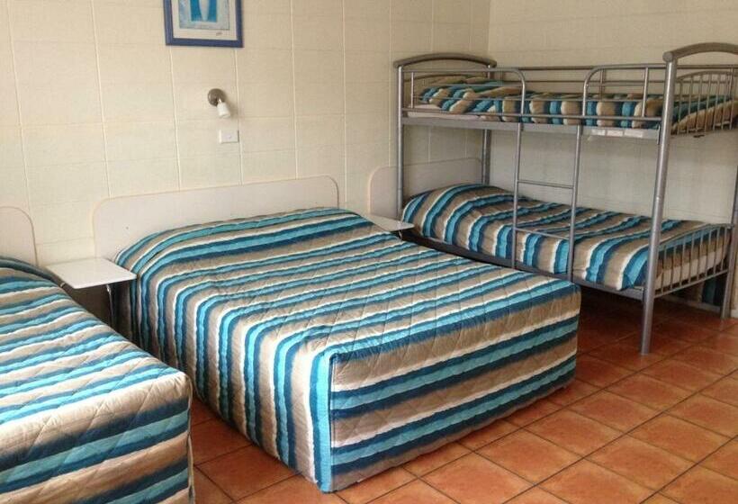 غرفة عائلية, Sunburst Motel