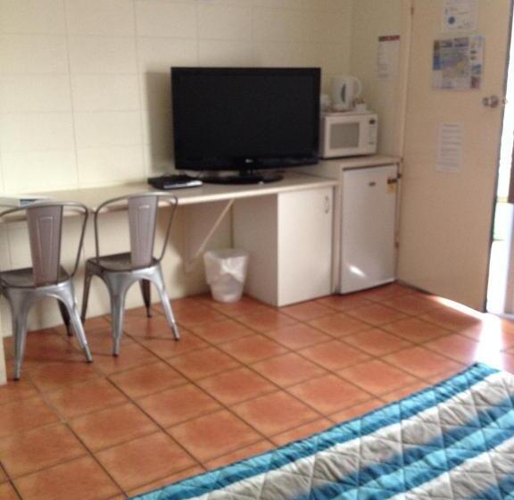 Семейный Номер, Sunburst Motel