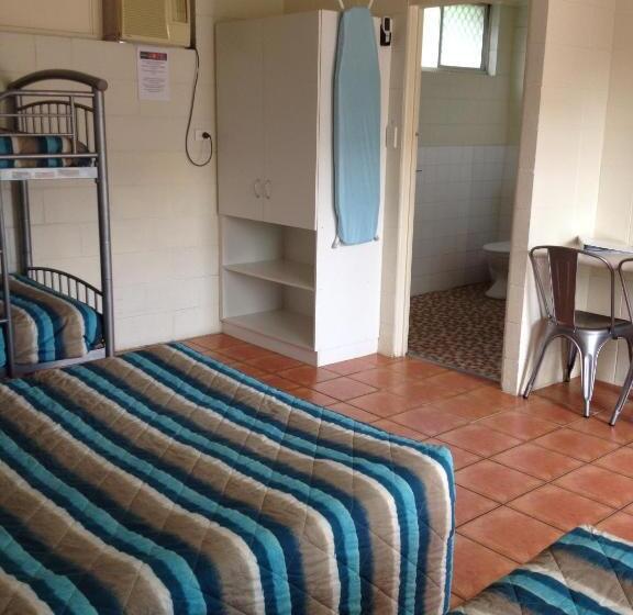 غرفة عائلية, Sunburst Motel