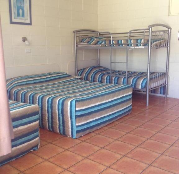 Семейный Номер, Sunburst Motel