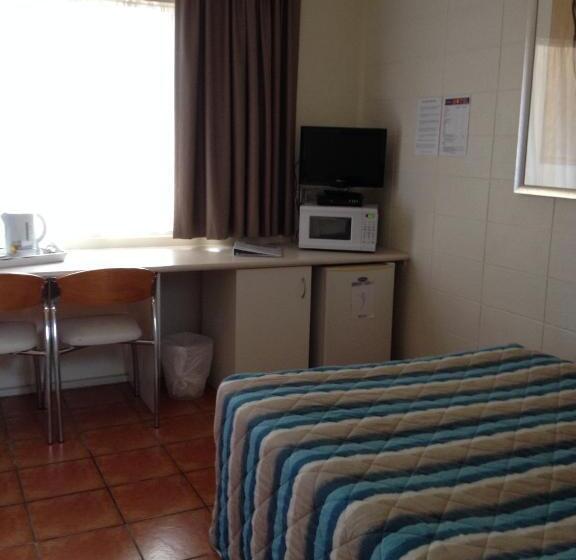 غرفة عائلية, Sunburst Motel