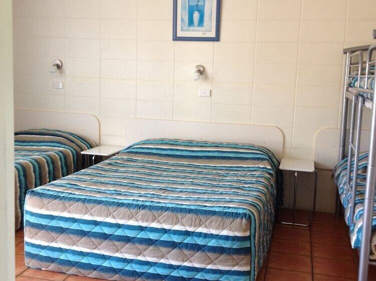 غرفة عائلية, Sunburst Motel