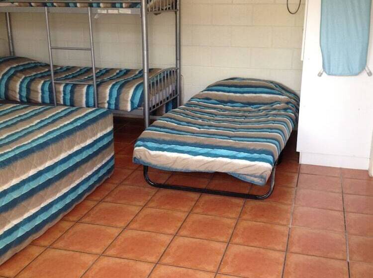 غرفة عائلية, Sunburst Motel