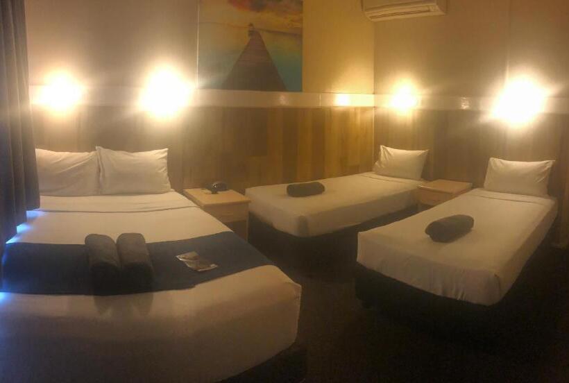 Семейный Номер, Wattle Tree Motel