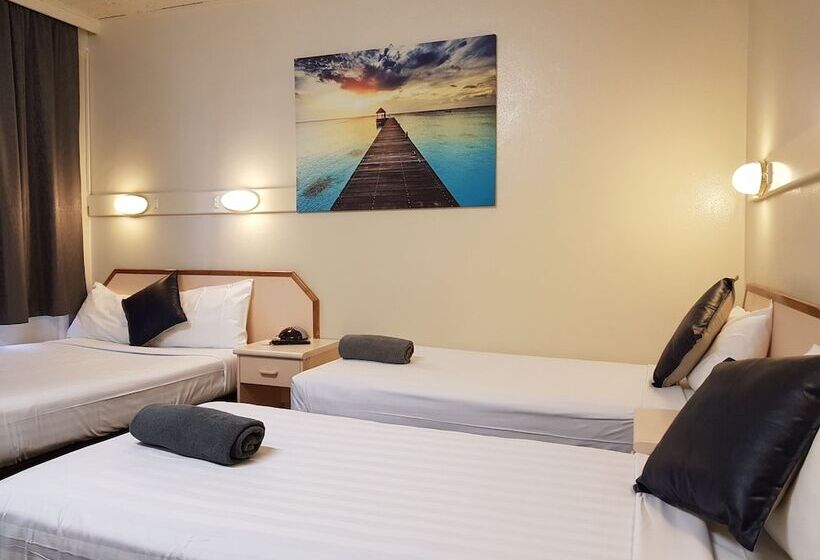Семейный Номер, Wattle Tree Motel