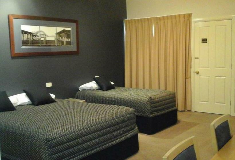 חדר דלוקס, Willows Motel