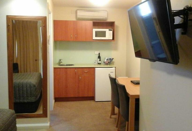 חדר אקזקיוטיב, Willows Motel