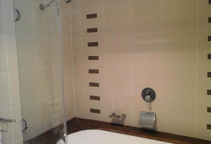 סוויטת 2 חדרי שינה, Willows Motel