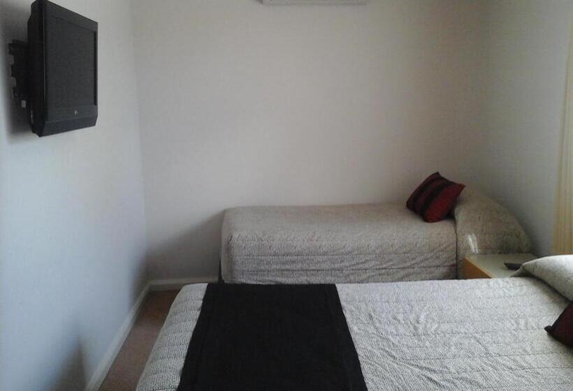 סוויטת 2 חדרי שינה, Willows Motel