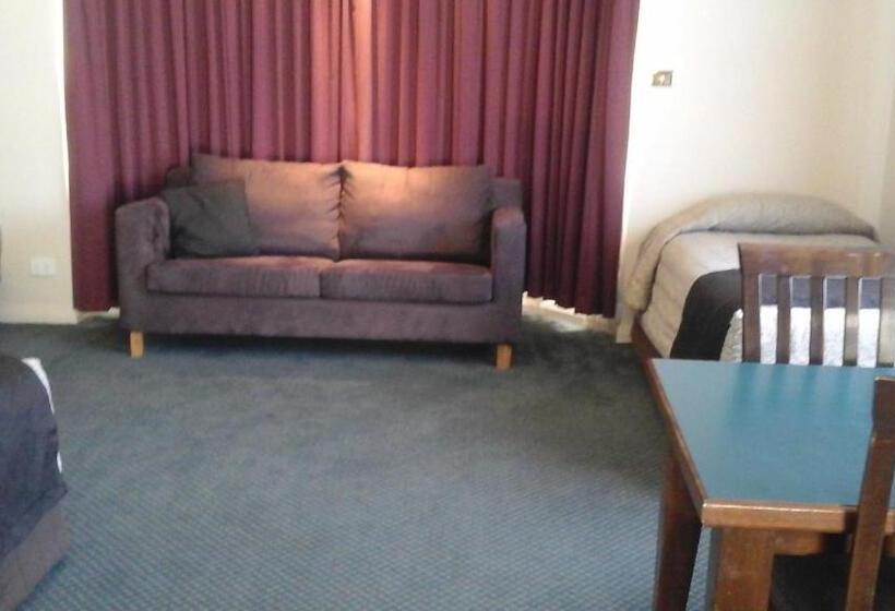 חדר משפחתי דלוקס, Willows Motel