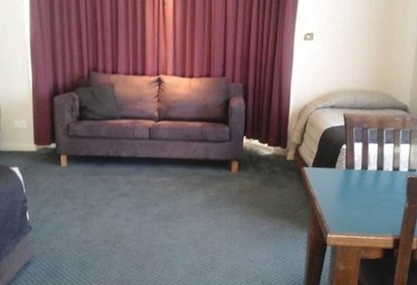 חדר משפחתי דלוקס, Willows Motel