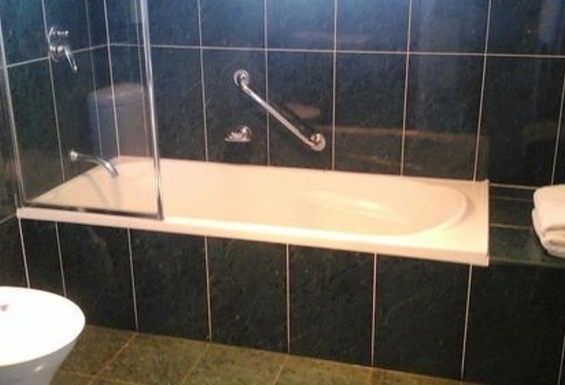 חדר משפחתי דלוקס, Willows Motel