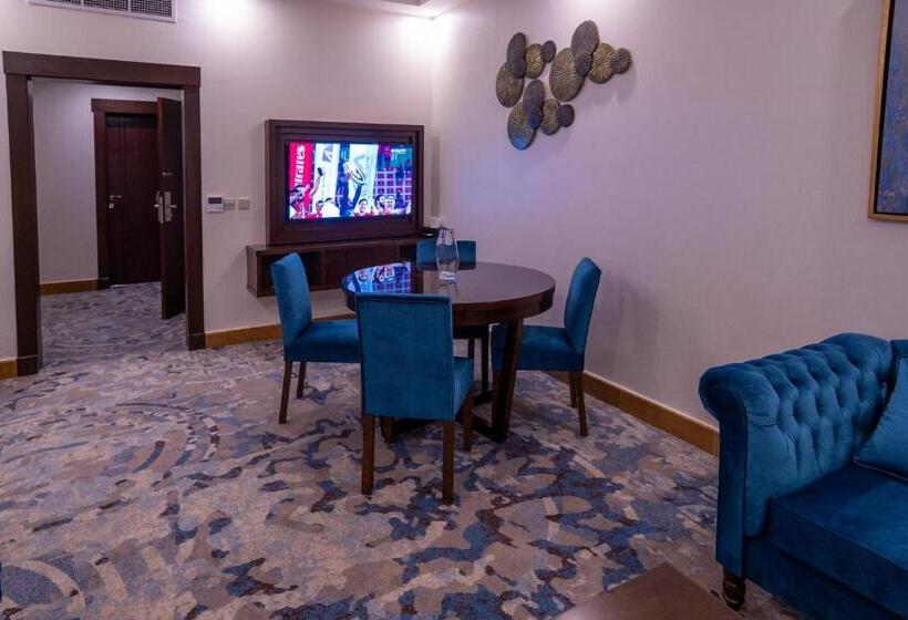 豪华套房, Sumo Inn