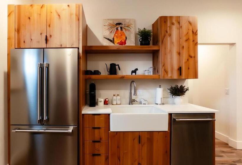 标准工作室, Horsefeathers